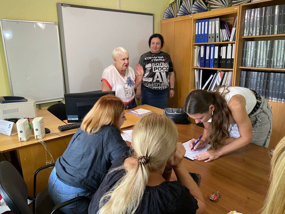 Виктория Жукова: Провела встречу с трудовым коллективом ГБУ "Харцызский городской центр занятости" Виктория Жукова: Провела встречу с трудовым коллективом ГБУ "Харцызский городской центр занятости"