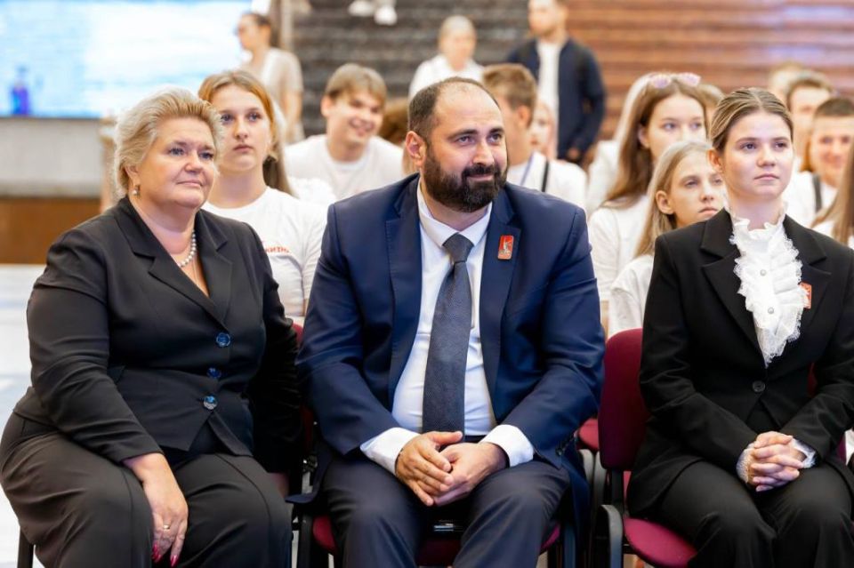 Дважды Победители: Минэнерго России организовало патриотическую экскурсию для школьников из Горловки Дважды Победители: Минэнерго России организовало патриотическую экскурсию для школьников из Горловки