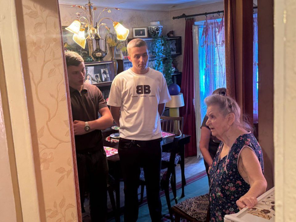 При поддержке Ресурсного центра добровольчества Молодежный Парламент выполнил поручение Народного Совета ДНР навестить 92-летнего ветерана педагогического труда При поддержке Ресурсного центра добровольчества Молодежный Парламент выполнил поручение Народного Совета ДНР навестить 92-летнего ветерана педагогического труда