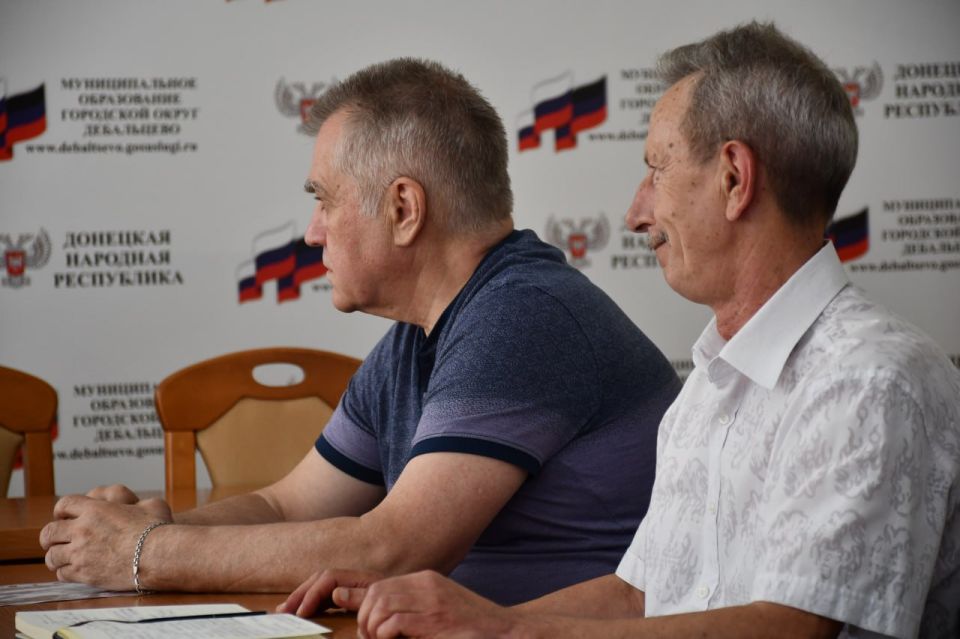 Сергей Желновач: Провел заседание муниципального штаба по вопросу здравоохранения на территории муниципального образования городского округа Дебальцево с руководителями медицинских учреждений и представителями структурных... Сергей Желновач: Провел заседание муниципального штаба по вопросу здравоохранения на территории муниципального образования городского округа Дебальцево с руководителями медицинских учреждений и представителями структурных...