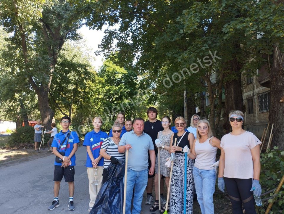 В прошедший понедельник на сходе с гражданами в Куйбышевском районе договорились провести уборку территории, прилегающей к школе № 46 В прошедший понедельник на сходе с гражданами в Куйбышевском районе договорились провести уборку территории, прилегающей к школе № 46