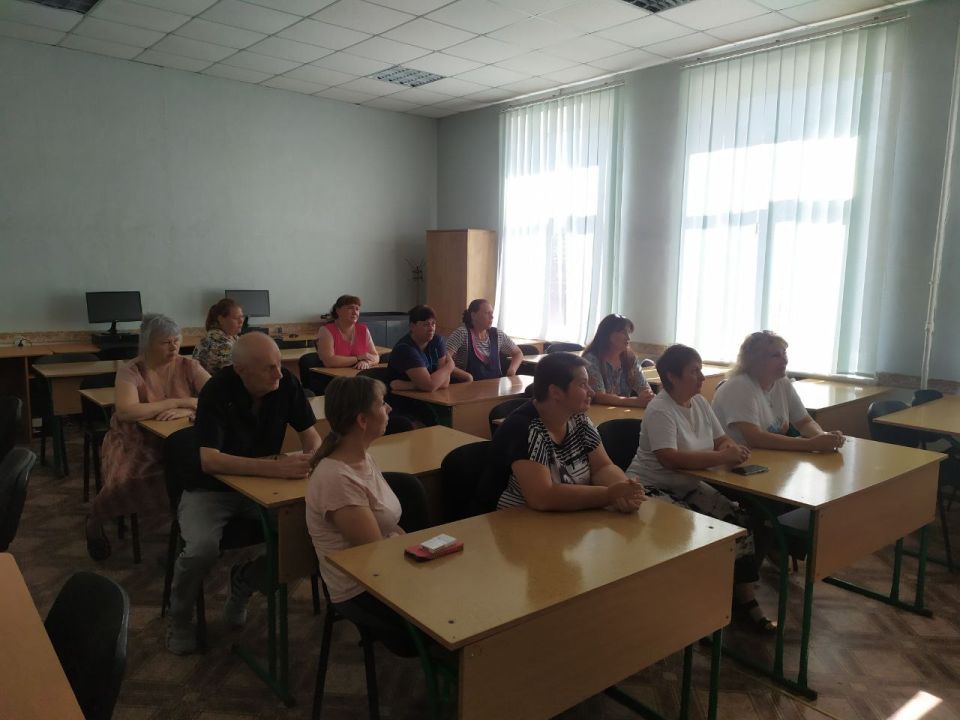 Сегодня, 07 августа, Ольга Дедух, заместитель главы администрации городского округа Торез провела встречу с трудовым коллективом ГБОУ "Школа № 10 г.о.Торез" Сегодня, 07 августа, Ольга Дедух, заместитель главы администрации городского округа Торез провела встречу с трудовым коллективом ГБОУ "Школа № 10 г.о.Торез"