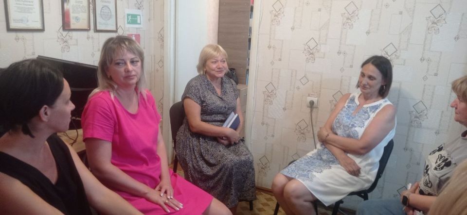Сегодня, 07 августа, управляющий делами администрации городского округа Торез Наталья Бекетова провела встречу с трудовым коллективом Управления опеки и попечительства администрации городского округа Торез ДНР Сегодня, 07 августа, управляющий делами администрации городского округа Торез Наталья Бекетова провела встречу с трудовым коллективом Управления опеки и попечительства администрации городского округа Торез ДНР