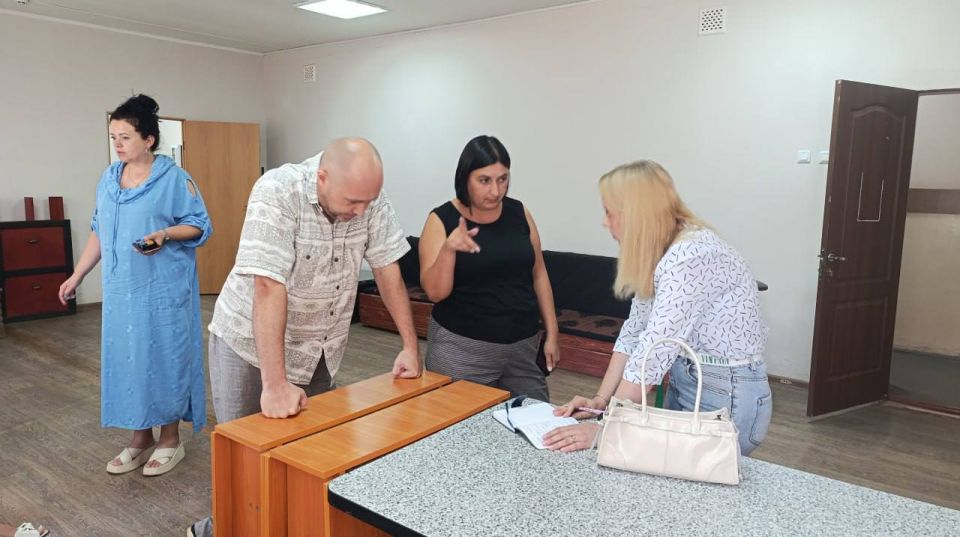 6 августа председатель общественного совета муниципального образования городской округ Харцызск Ольга Шахнина провела встречу с трудовым коллективом Харцызского Филиала ЕРФУ МКД ДНР 6 августа председатель общественного совета муниципального образования городской округ Харцызск Ольга Шахнина провела встречу с трудовым коллективом Харцызского Филиала ЕРФУ МКД ДНР