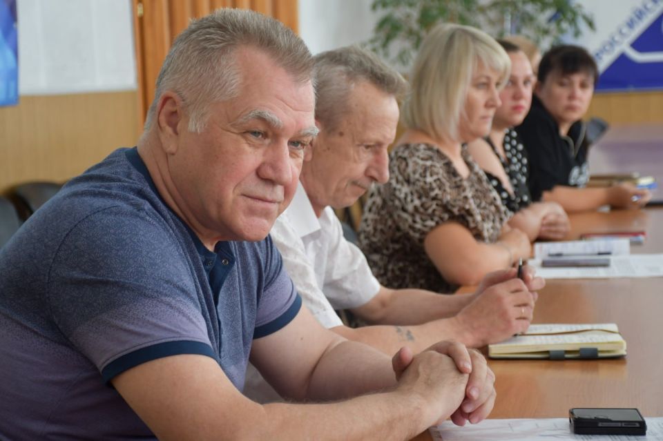 Сергей Желновач: Провел заседание муниципального штаба по вопросу здравоохранения на территории муниципального образования городского округа Дебальцево с руководителями медицинских учреждений и представителями структурных... Сергей Желновач: Провел заседание муниципального штаба по вопросу здравоохранения на территории муниципального образования городского округа Дебальцево с руководителями медицинских учреждений и представителями структурных...