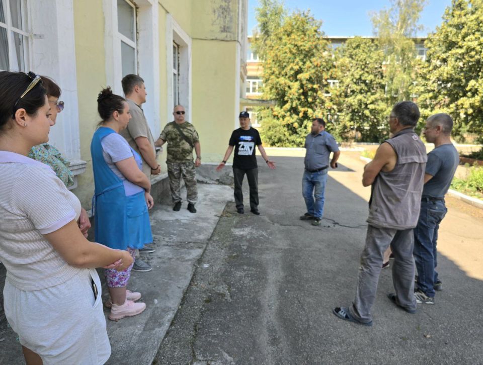 Дмитрий Огилец: По поручению Главы Донецкой Народной Республики провел сход граждан на своём округе в городе Харцызске, на улице Октябрьской Дмитрий Огилец: По поручению Главы Донецкой Народной Республики провел сход граждан на своём округе в городе Харцызске, на улице Октябрьской