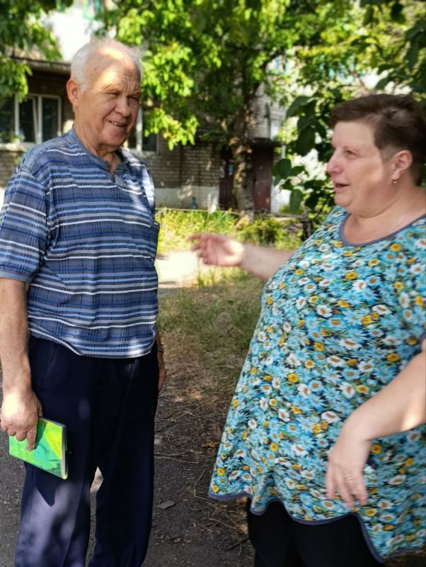 Во исполнение поручения Главы Донецкой Народной Республики Дениса Владимировича Пушилина о ведении постоянного диалога с жителями республики, депутат Дебальцевского городского совета Сергей Кириченко провел встречу с... Во исполнение поручения Главы Донецкой Народной Республики Дениса Владимировича Пушилина о ведении постоянного диалога с жителями республики, депутат Дебальцевского городского совета Сергей Кириченко провел встречу с...
