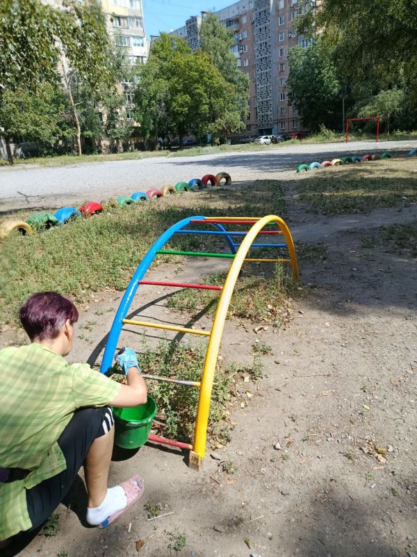 Юрий Будрин: Сегодня, 07 августа 2025 года, по поручению Главы Республики Дениса Пушилина, в рамках проекта «Городская среда», реализуемого Единой Россией работники общеобразовательных учреждений, предприятий и жители... Юрий Будрин: Сегодня, 07 августа 2025 года, по поручению Главы Республики Дениса Пушилина, в рамках проекта «Городская среда», реализуемого Единой Россией работники общеобразовательных учреждений, предприятий и жители...