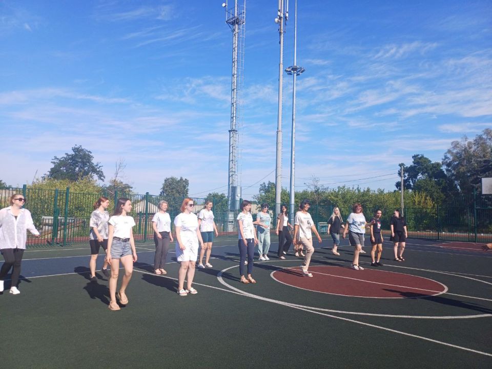 В городском округе Дебальцево ко Дню физкультурника по партийному проекту "Здоровое будущее" прошла зарядка для муниципальных служащих В городском округе Дебальцево ко Дню физкультурника по партийному проекту "Здоровое будущее" прошла зарядка для муниципальных служащих