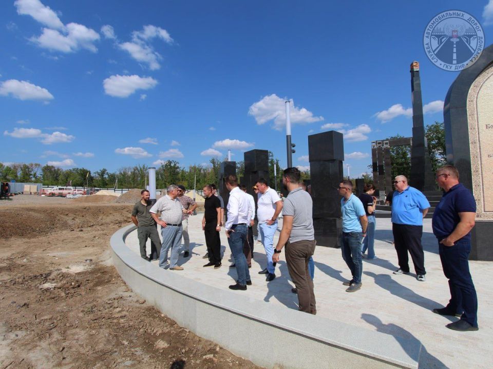 В рамках восстановления улично-дорожной сети в городах Республики особый приоритет отдаем дорогам в направлении значимых социальных объектов В рамках восстановления улично-дорожной сети в городах Республики особый приоритет отдаем дорогам в направлении значимых социальных объектов