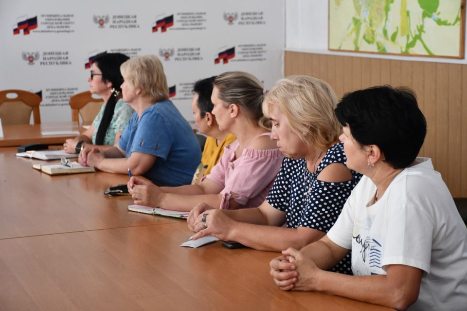 В Дебальцево состоялся важный и полезный для населения формат общения – встреча главных врачей городских медицинских учреждений с жителями В Дебальцево состоялся важный и полезный для населения формат общения – встреча главных врачей городских медицинских учреждений с жителями