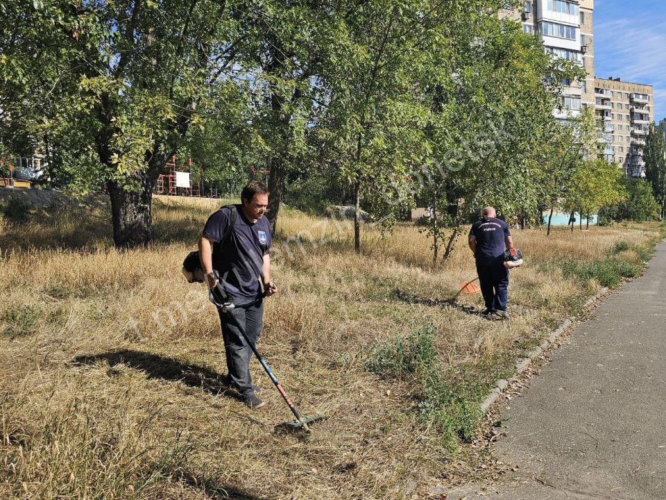Алексей Кулемзин: В рамках партийного проекта Единой России «Городская среда» в Ворошиловском районе прошла экологическая акция «Чистый четверг» Алексей Кулемзин: В рамках партийного проекта Единой России «Городская среда» в Ворошиловском районе прошла экологическая акция «Чистый четверг»