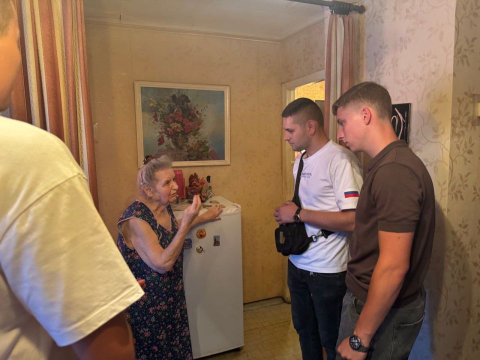 При поддержке Ресурсного центра добровольчества Молодежный Парламент выполнил поручение Народного Совета ДНР навестить 92-летнего ветерана педагогического труда При поддержке Ресурсного центра добровольчества Молодежный Парламент выполнил поручение Народного Совета ДНР навестить 92-летнего ветерана педагогического труда