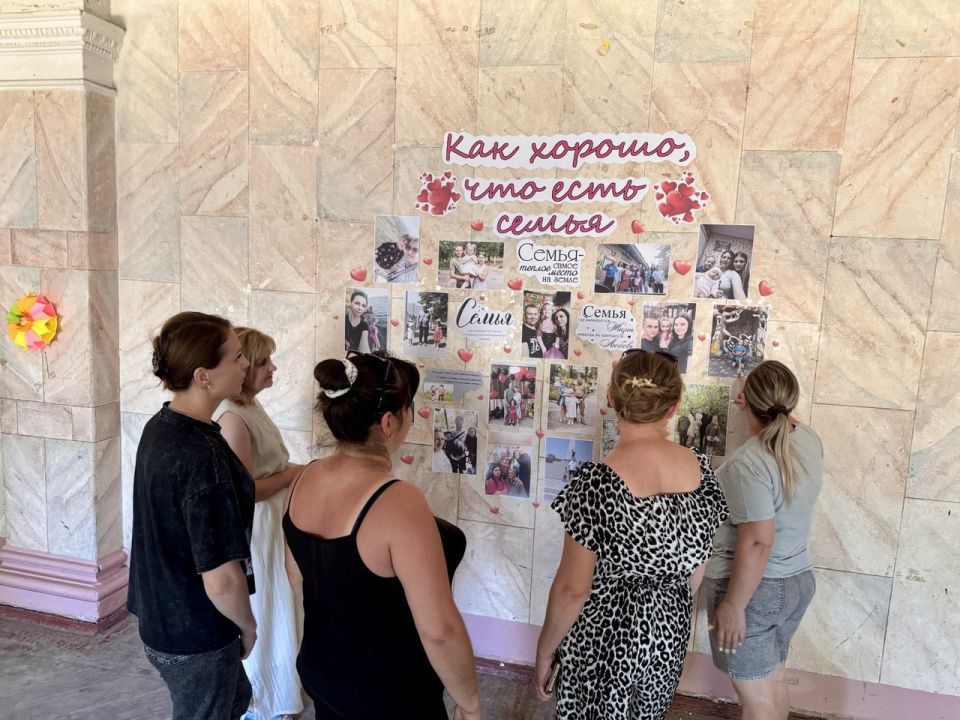 Николай Михайлов: В Старобешево провели семейную фотовыставку «Как хорошо, что есть семья» Николай Михайлов: В Старобешево провели семейную фотовыставку «Как хорошо, что есть семья»