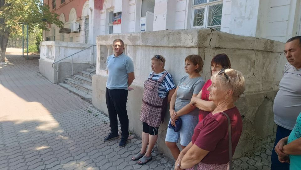 Депутат Вадим Морозов в городе Комсомольское Старобешевского муниципального округа провел встречу с жителями Депутат Вадим Морозов в городе Комсомольское Старобешевского муниципального округа провел встречу с жителями
