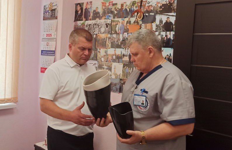 Юрий Атаманов: С рабочим визитом побывал в гостях у своего коллеги по депутатской деятельности Юрия Покинтелицы, депутата Народного Совета и руководителя Донецкого республиканского протезно-ортопедического центра Юрий Атаманов: С рабочим визитом побывал в гостях у своего коллеги по депутатской деятельности Юрия Покинтелицы, депутата Народного Совета и руководителя Донецкого республиканского протезно-ортопедического центра