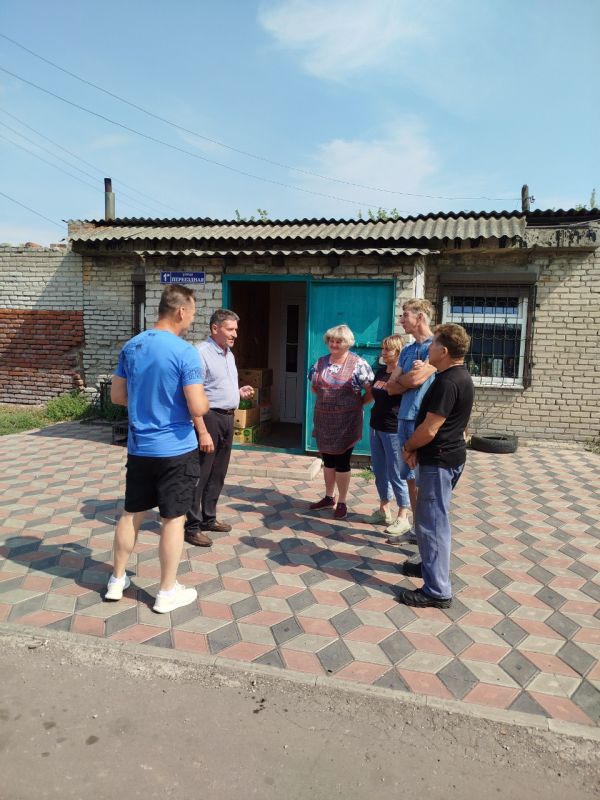 Во исполнение поручения Главы Донецкой Народной Республики Дениса Владимировича Пушилина о ведении постоянного диалога с жителями республики, депутат Дебальцевского городского совета Игорь Губанов 8 августа проконтролировал... Во исполнение поручения Главы Донецкой Народной Республики Дениса Владимировича Пушилина о ведении постоянного диалога с жителями республики, депутат Дебальцевского городского совета Игорь Губанов 8 августа проконтролировал...