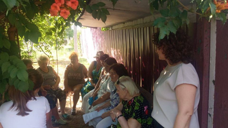 Вчера заместитель главы администрации Виктория Рогожина провела встречу с жителями улицы Карбышева города Харцызск по вопросу создания ТОС (территориальное общественное самоуправление) Вчера заместитель главы администрации Виктория Рогожина провела встречу с жителями улицы Карбышева города Харцызск по вопросу создания ТОС (территориальное общественное самоуправление)