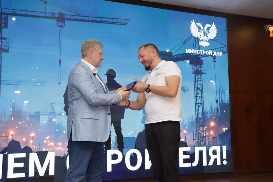 В Донецкой Народной Республике отметили День строителя В Донецкой Народной Республике отметили День строителя