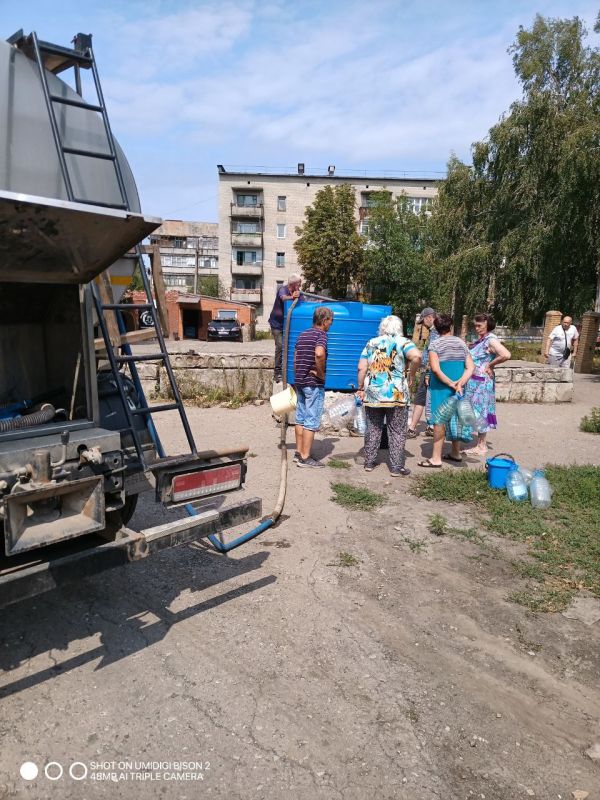 Сергей Желновач: В связи со сложной ситуацией водоснабжения на территории города Дебальцево, администрацией городского округа были установлены емкости в микрорайонах города Сергей Желновач: В связи со сложной ситуацией водоснабжения на территории города Дебальцево, администрацией городского округа были установлены емкости в микрорайонах города