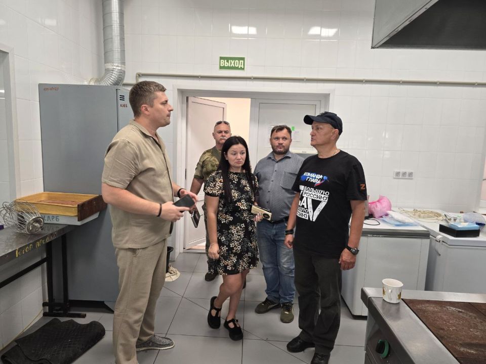 Депутат Дмитрий Огилец провел прием жителей Харцызска Депутат Дмитрий Огилец провел прием жителей Харцызска