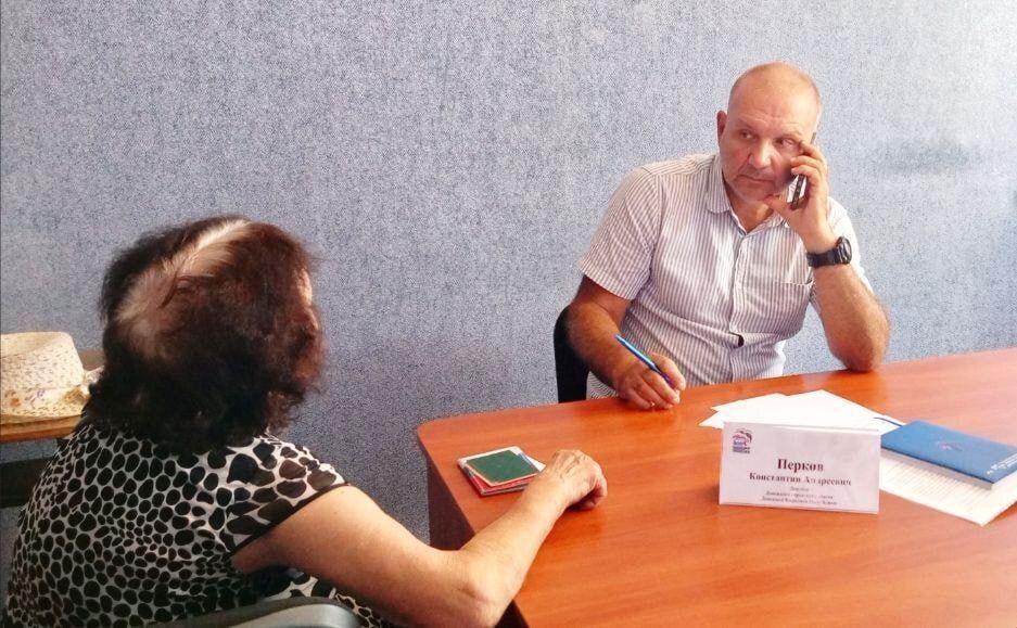ПРИЁМ ГРАЖДАН. На текущей неделе депутаты Донецкого городского совета провели приём граждан ПРИЁМ ГРАЖДАН. На текущей неделе депутаты Донецкого городского совета провели приём граждан