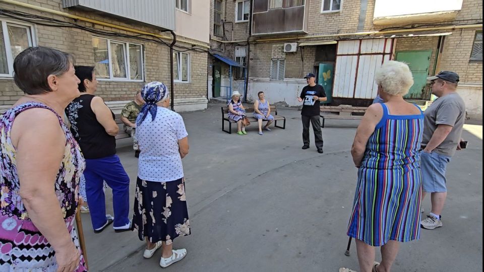Депутат Дмитрий Огилец провел прием жителей Харцызска Депутат Дмитрий Огилец провел прием жителей Харцызска