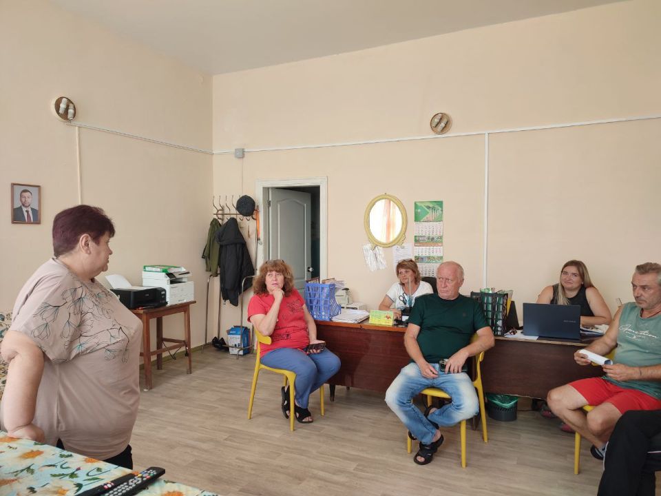 Встреча с гражданами в пгт Благодатное: открытый диалог и решение актуальных вопросов Встреча с гражданами в пгт Благодатное: открытый диалог и решение актуальных вопросов