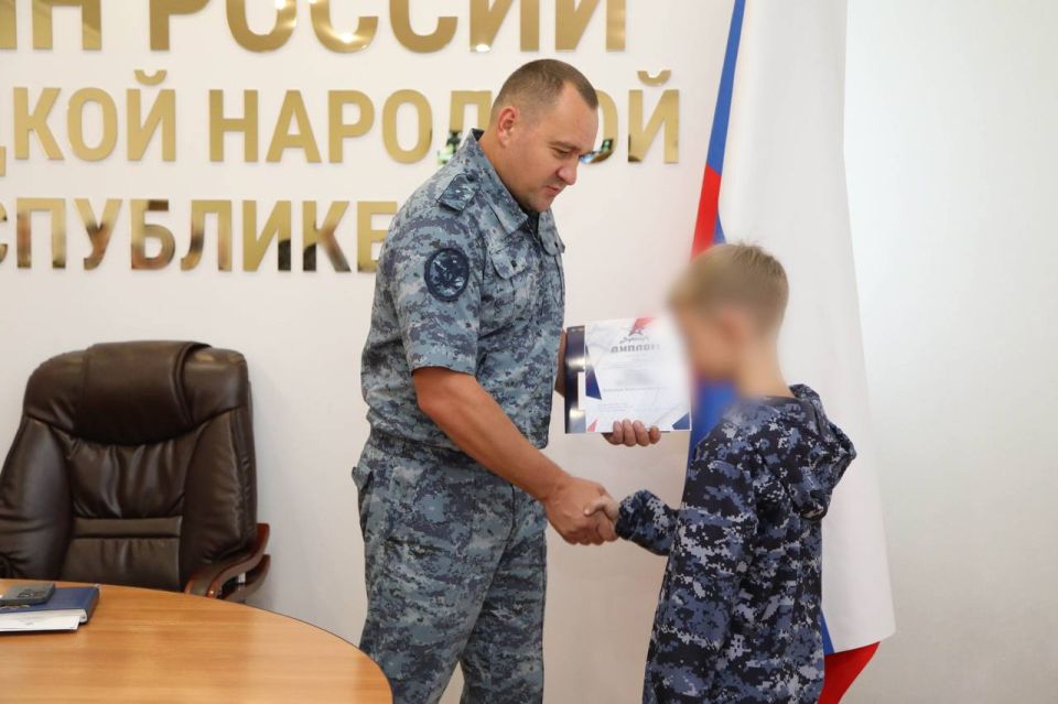 Начальник ГУФСИН России по ДНР встретился с детьми — участниками игры «Зарница» Начальник ГУФСИН России по ДНР встретился с детьми — участниками игры «Зарница»