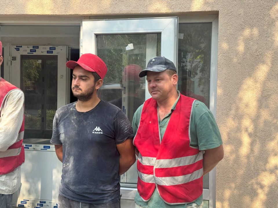 В преддверии Дня строителя единороссы поблагодарили работников отрасли за вклад в развитие Снежного и пожелали успехов в реализации всех проектов В преддверии Дня строителя единороссы поблагодарили работников отрасли за вклад в развитие Снежного и пожелали успехов в реализации всех проектов