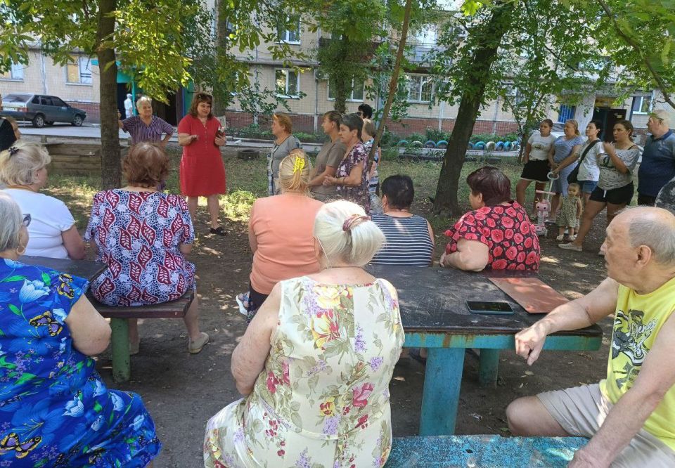 Наталья Бегуненко: В Петровском районе по проекту «УПРАВДОМ» партииЕДИНАЯ РОССИЯ состоялась встреча директора МУП АГОД «Управляющая компания Петровского района» Натальи Передерий и жителей многоквартирного жилого дома по... Наталья Бегуненко: В Петровском районе по проекту «УПРАВДОМ» партииЕДИНАЯ РОССИЯ состоялась встреча директора МУП АГОД «Управляющая компания Петровского района» Натальи Передерий и жителей многоквартирного жилого дома по...
