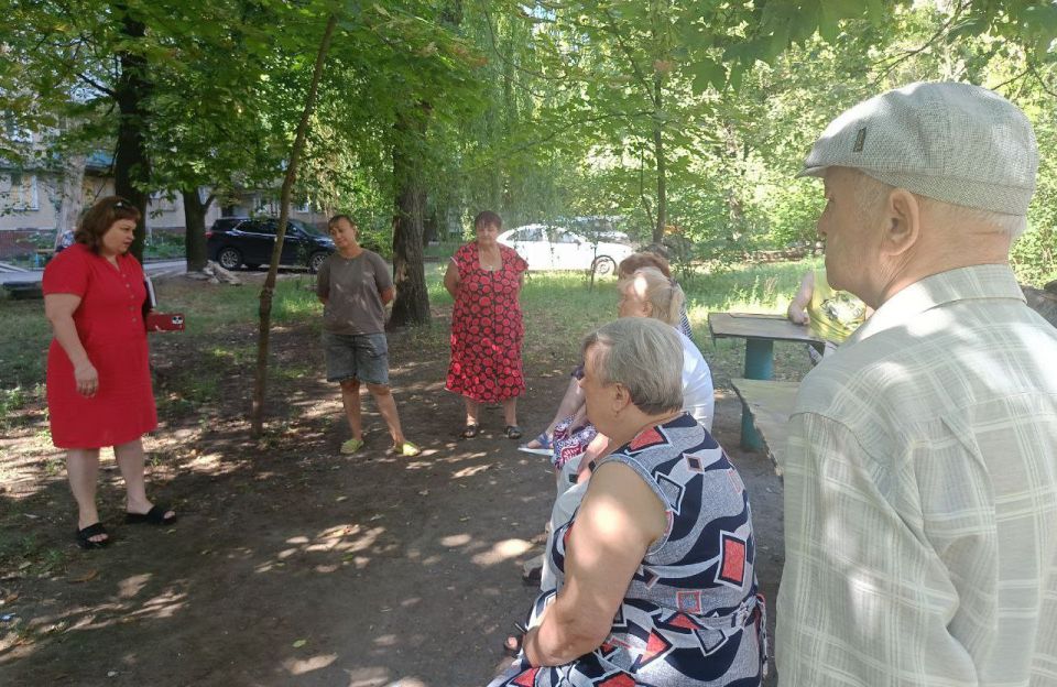 Наталья Бегуненко: В Петровском районе по проекту «УПРАВДОМ» партииЕДИНАЯ РОССИЯ состоялась встреча директора МУП АГОД «Управляющая компания Петровского района» Натальи Передерий и жителей многоквартирного жилого дома по... Наталья Бегуненко: В Петровском районе по проекту «УПРАВДОМ» партииЕДИНАЯ РОССИЯ состоялась встреча директора МУП АГОД «Управляющая компания Петровского района» Натальи Передерий и жителей многоквартирного жилого дома по...