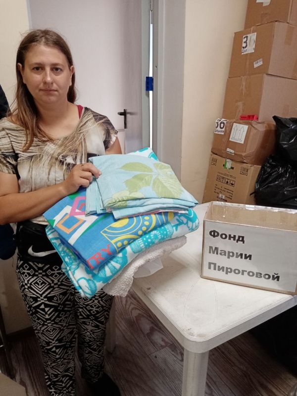 В молодёжном отделе имени Марии Пироговой в Дебальцево продолжается активная работа по оказанию гуманитарной помощи нуждающимся жителям города В молодёжном отделе имени Марии Пироговой в Дебальцево продолжается активная работа по оказанию гуманитарной помощи нуждающимся жителям города