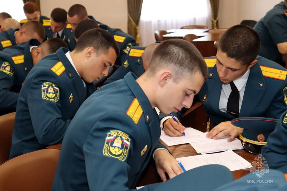 В ДНР состоялась церемония распределения 35 выпускников Донецкого института МЧС В ДНР состоялась церемония распределения 35 выпускников Донецкого института МЧС