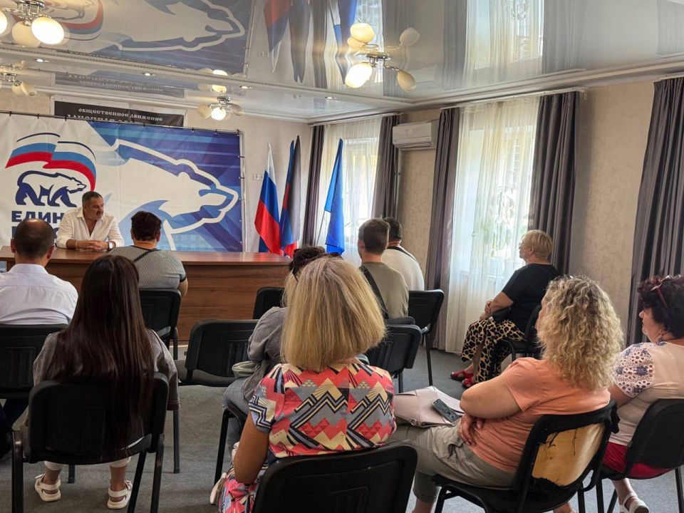 По поручению Главы ДНР Дениса Владимировича Пушилина состоялась встреча-диалог главного врача ГБУ ДНР «ЦГБ г.Тореза»,ответственного за систему здравоохранения городского округа Торез Ерёмченко Виктора Дмитриевича с ... По поручению Главы ДНР Дениса Владимировича Пушилина состоялась встреча-диалог главного врача ГБУ ДНР «ЦГБ г.Тореза»,ответственного за систему здравоохранения городского округа Торез Ерёмченко Виктора Дмитриевича с ...