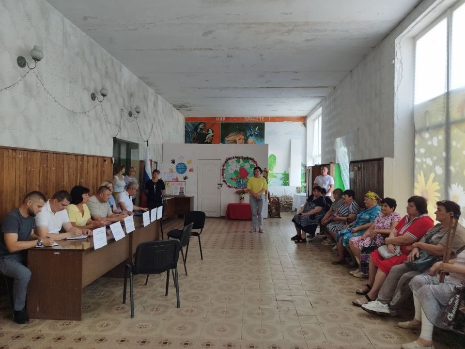Сегодня председатель Тельмановского муниципального совета Дмитрий Липчанский совместно с руководящим составом Администрации Тельмановского м.о. и главным врачем ГБУ ДНР "Центральная районная больница Тельмановского района"... Сегодня председатель Тельмановского муниципального совета Дмитрий Липчанский совместно с руководящим составом Администрации Тельмановского м.о. и главным врачем ГБУ ДНР "Центральная районная больница Тельмановского района"...