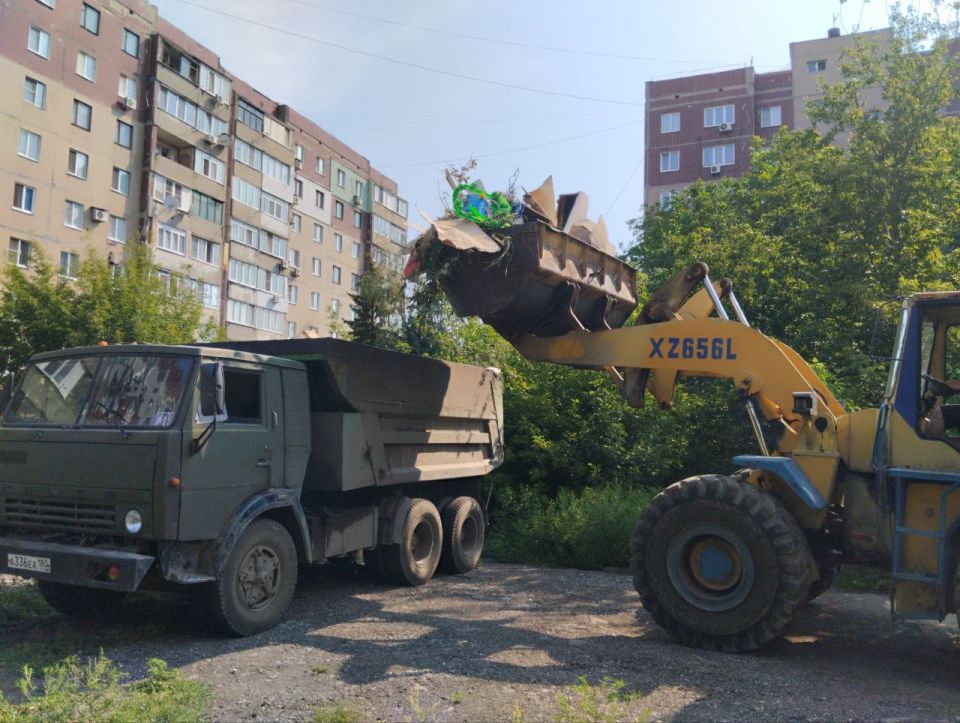 Сегодня, 8 августа, с целью приведения территории в надлежащее санитарное состояние выполнены работы по вывозу крупногабаритных накоплений мусора на контейнерных площадках по адресам: ул. Ленина, д.153, д.156; кв-л Химик... Сегодня, 8 августа, с целью приведения территории в надлежащее санитарное состояние выполнены работы по вывозу крупногабаритных накоплений мусора на контейнерных площадках по адресам: ул. Ленина, д.153, д.156; кв-л Химик...