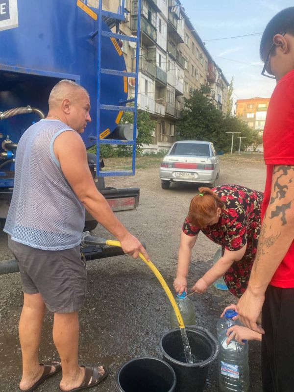 В Ждановке осуществлён подвоз воды В Ждановке осуществлён подвоз воды