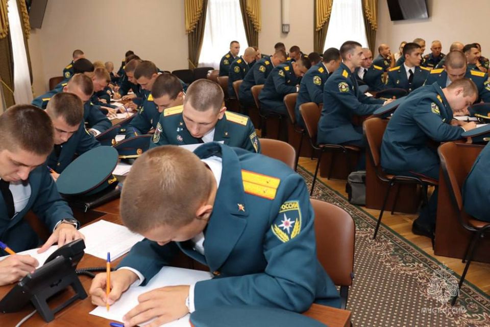 В ДНР состоялась церемония распределения 35 выпускников Донецкого института МЧС В ДНР состоялась церемония распределения 35 выпускников Донецкого института МЧС