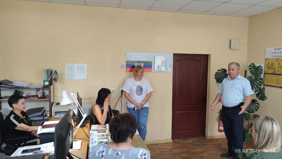 Сегодня депутат Тельмановского муниципального совета Владимир Ермак провел встречу в трудовом коллективе Клиентской службы СФР Сегодня депутат Тельмановского муниципального совета Владимир Ермак провел встречу в трудовом коллективе Клиентской службы СФР