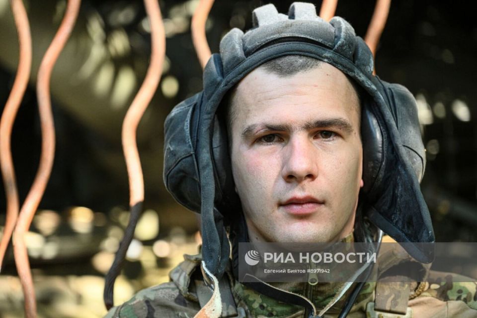 Боевая работа танкистов группировки войск "Центр" на Покровском направлении Боевая работа танкистов группировки войск "Центр" на Покровском направлении