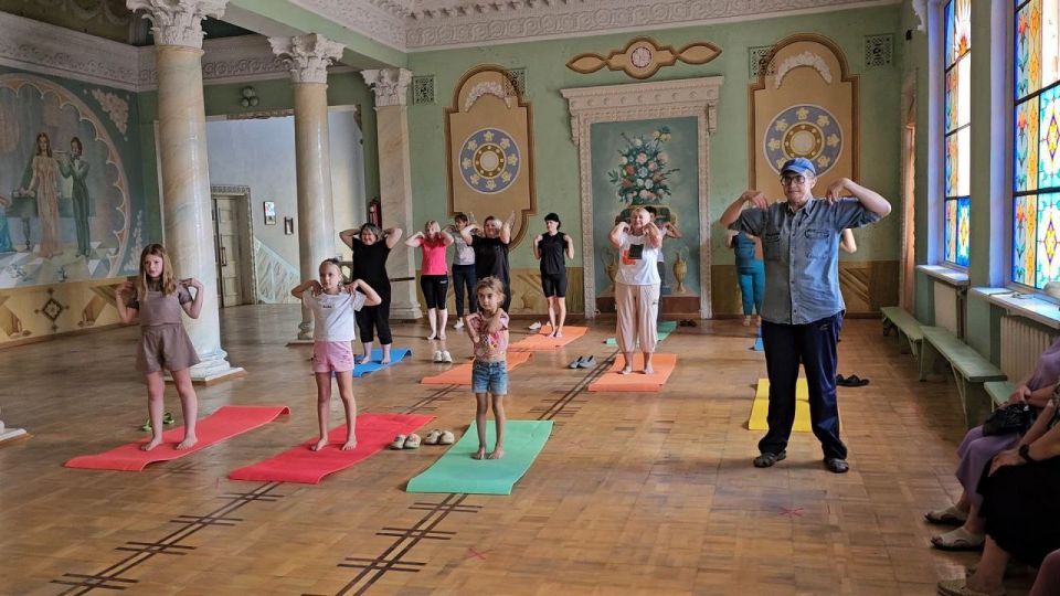 В преддверии Дня Физкультурника, который в этом году будет отмечаться 9 августа , в МБУ " МИРОНОВСКИЙ ПОСЕЛКОВЫЙ ДК" прошла спортивно-развлекательная программа "Физкульт-Ура!" В преддверии Дня Физкультурника, который в этом году будет отмечаться 9 августа , в МБУ " МИРОНОВСКИЙ ПОСЕЛКОВЫЙ ДК" прошла спортивно-развлекательная программа "Физкульт-Ура!"