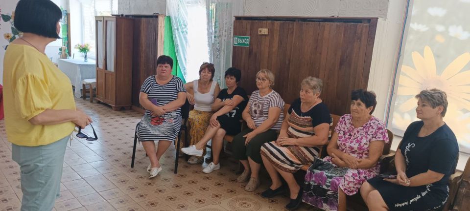 Начальник Михайловского территориального отдела встретилась с жителями села Михайловка для обсуждения насущных вопросов Начальник Михайловского территориального отдела встретилась с жителями села Михайловка для обсуждения насущных вопросов