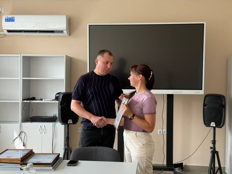 По случаю Дня физкультурника в администрации городского округа Иловайск состоялось вручение По случаю Дня физкультурника в администрации городского округа Иловайск состоялось вручение