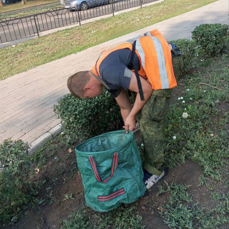 Михаил Меренков: Трудовой день участка по благоустройству Буденновского района МУП АГОД «Зелёное строительство г. Донецка» 8 августа Михаил Меренков: Трудовой день участка по благоустройству Буденновского района МУП АГОД «Зелёное строительство г. Донецка» 8 августа