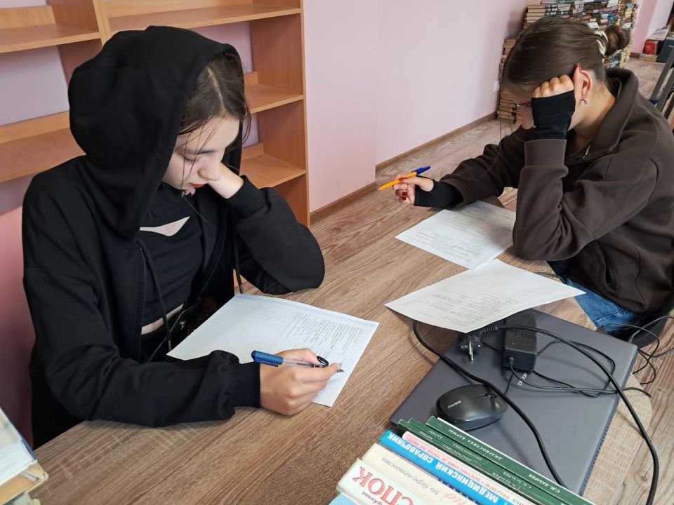 На юношеском абонементе центральной городской библиотеки было проведено анкетирование, посвященное Всемирному дню книголюбов На юношеском абонементе центральной городской библиотеки было проведено анкетирование, посвященное Всемирному дню книголюбов