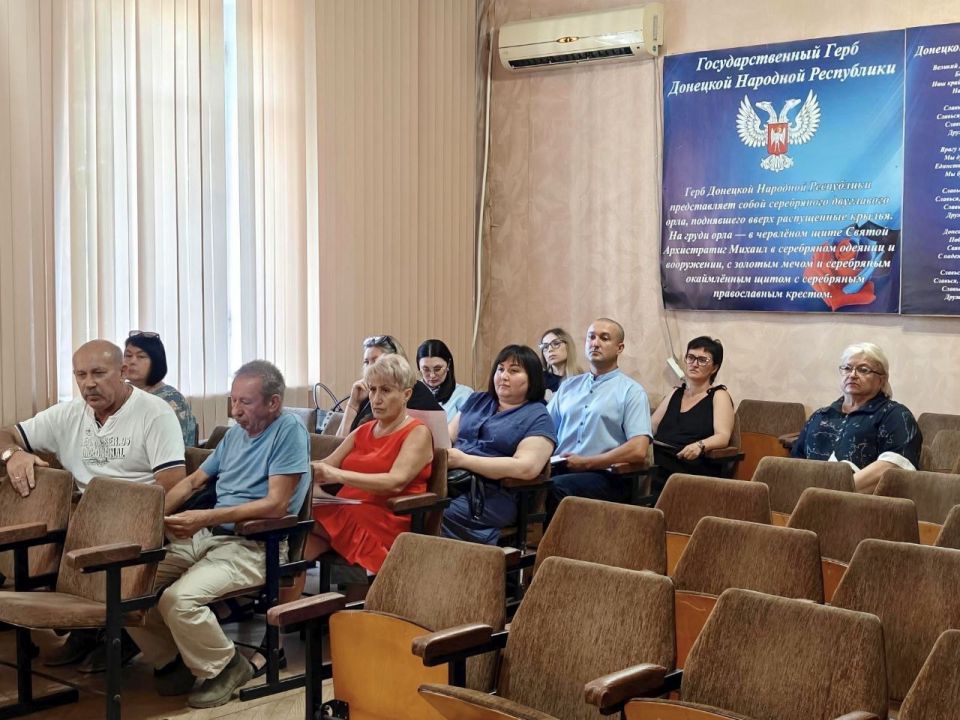 Руководитель совета женщин Снежного Наталья Чернявская избрана председателем муниципального общественного совета Руководитель совета женщин Снежного Наталья Чернявская избрана председателем муниципального общественного совета