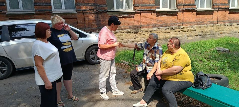 Во исполнение поручения Главы Донецкой Народной Республики Дениса Владимировича Пушилина о ведении постоянного диалога с жителями республики, депутат Дебальцевского городского совета Наталья Сиренко провела встречу с... Во исполнение поручения Главы Донецкой Народной Республики Дениса Владимировича Пушилина о ведении постоянного диалога с жителями республики, депутат Дебальцевского городского совета Наталья Сиренко провела встречу с...