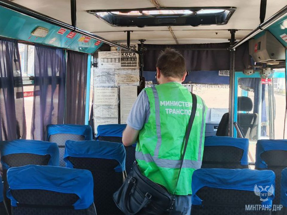 Сотрудники регионального Минтранса совместно с представителями администрации г. Енакиево проверили санитарно-техническое состояние автобусов, обслуживающих городские и пригородные маршруты Сотрудники регионального Минтранса совместно с представителями администрации г. Енакиево проверили санитарно-техническое состояние автобусов, обслуживающих городские и пригородные маршруты