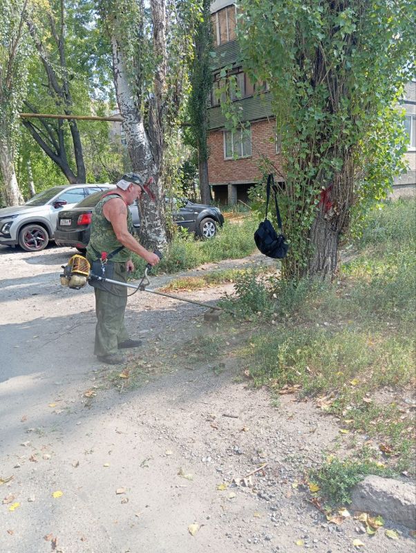 Сегодня, 08.08.2025 года, силами сотрудников жилищно-коммунальных предприятий Пролетарского внутригородского района г. Донецка были выполнены следующие работы: Сегодня, 08.08.2025 года, силами сотрудников жилищно-коммунальных предприятий Пролетарского внутригородского района г. Донецка были выполнены следующие работы:
